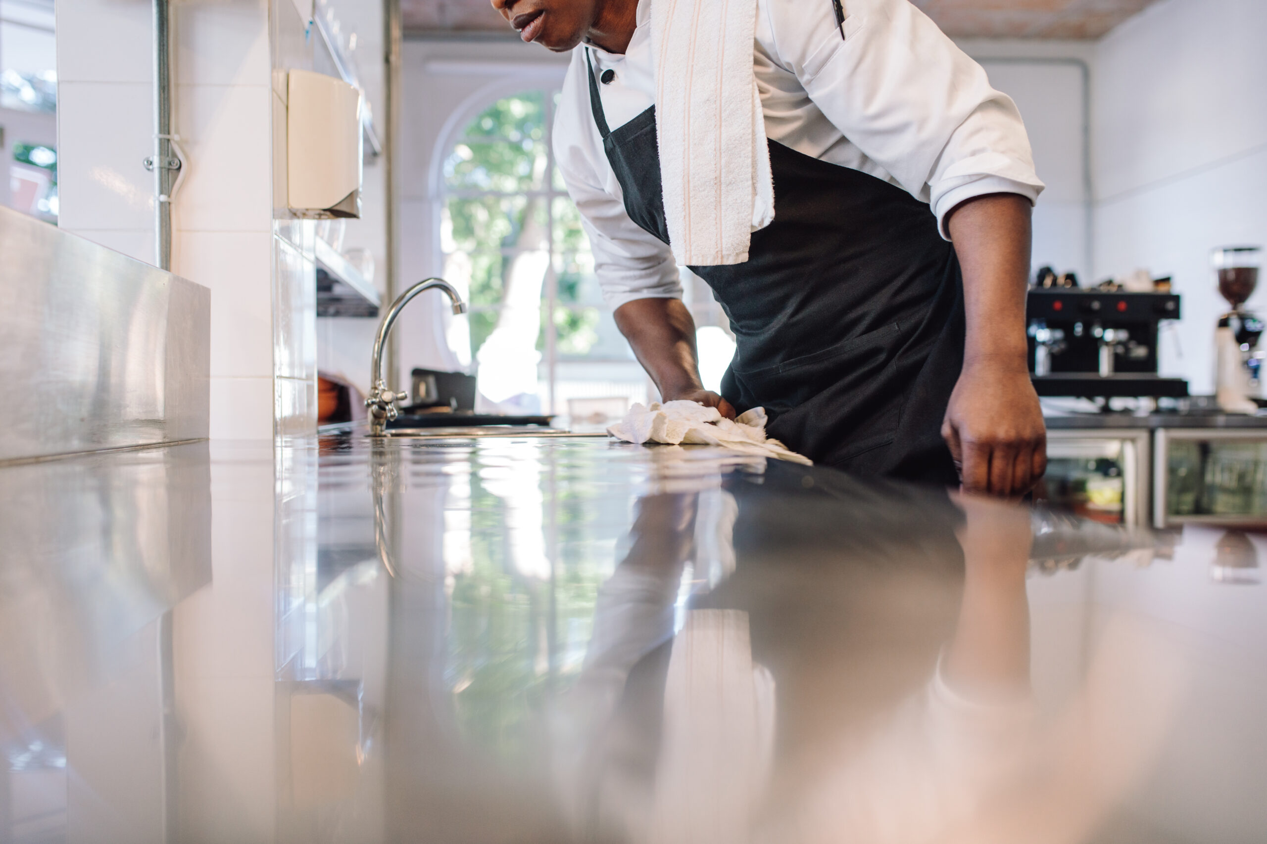 Cropped,Shot,Of,Waiter,Wiping,The,Counter,Top,In,The